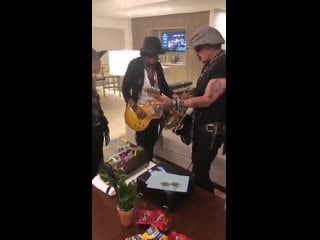 Johnny depp jamming with joe perry, bonn e maiy 🎸