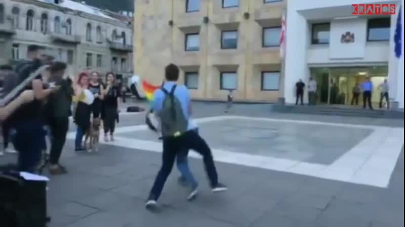 Гей в грузии получил от прохожего