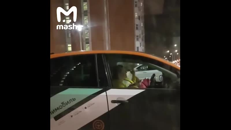 Дама в каршеринге выбила комбо