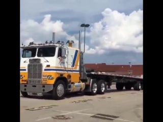 1981 white freightliner cabover with detroit diesel