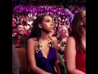 Флойд дразнит девушку берто😉