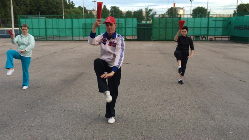 Вечерняя тренироа с веером (тайцзи цюань)