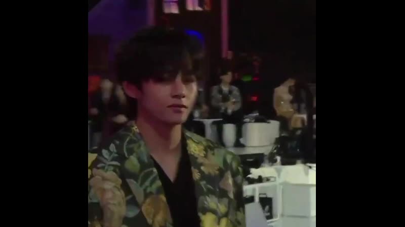 Taehyung porn video – Camera zooming into taehyung’s face and taehyung making eye contact right at that moment i can’t breathe #tae updates
