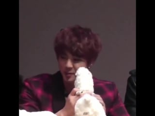 Bringing back this video of seokjinnie nuzzling his face in the plushie and then getting scared by the bubbles🥺