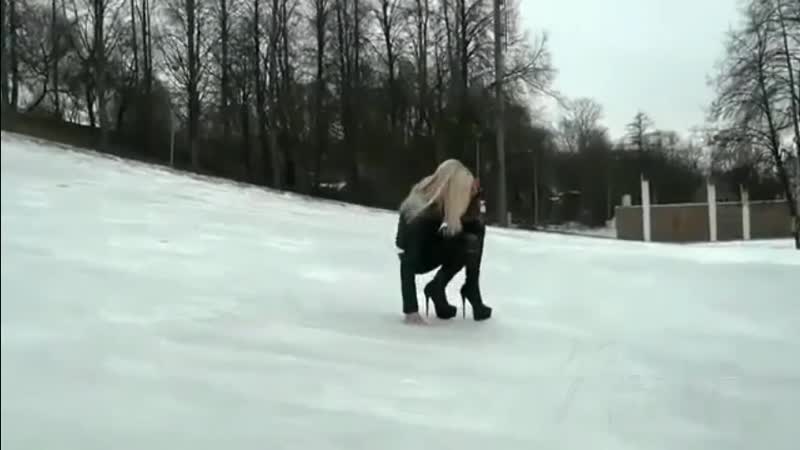 На шпильках в гололед