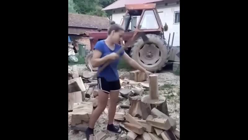 Всю жизнь в селе прожил, но так не могу лихая девушка