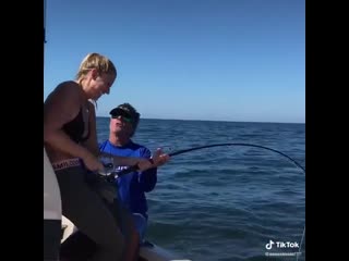 Она поймала морского сома