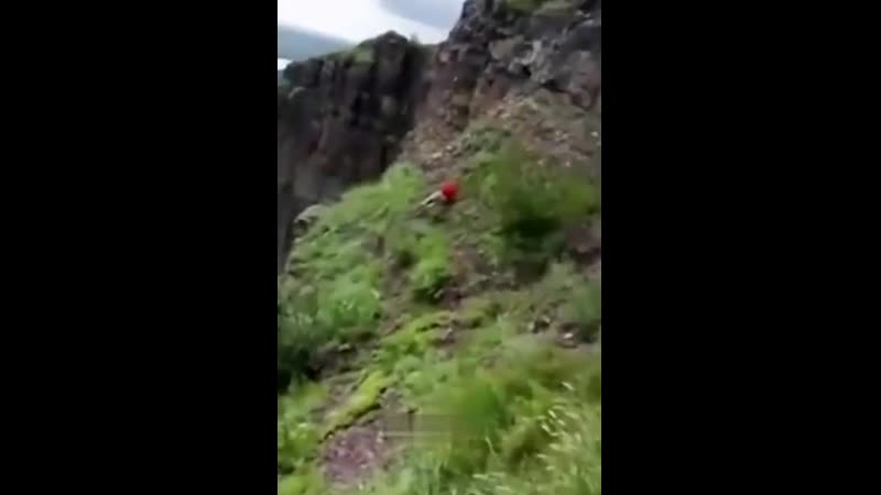 Пьяная женщина в красноярском крае улетела в обрыв