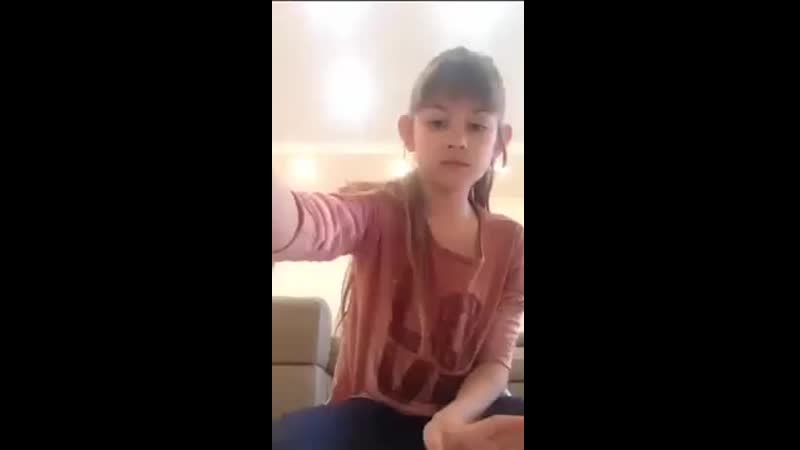 Тупой ребёнок не понимает как открыть эту хуйню и старается как только