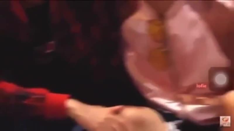 Рука на коленке