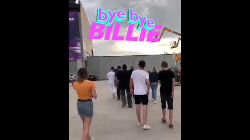 Billie and finneas backstage at fm4 frequency festival in austria 15 08 19