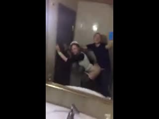 Трахает деу в ванной на вписке домашнее порно раком секс
