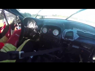 Машина загорелась во время гонки