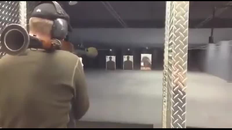 Премию дарвина ему