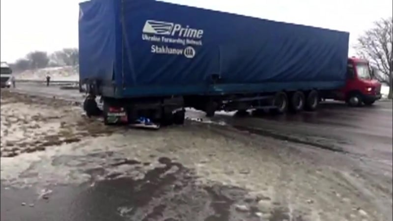 Гощанський район рятувальники ліквідували наслідки дтп за участі 7 автомобілів