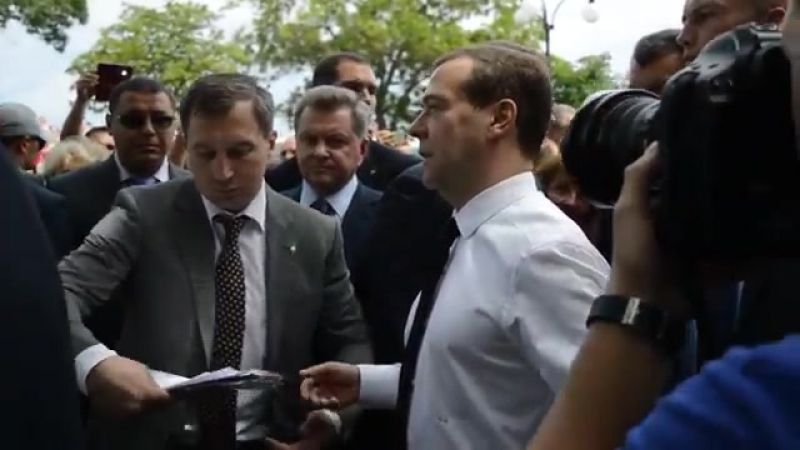 Медведев крымским пенсионерам денег нет