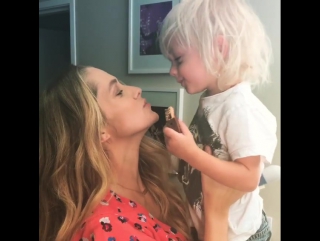 ║• instagram [@teresapalmer] me and my little love in the @thetalkcbs green room waiting to go on to talk all things @lightsout