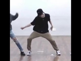 Zoomed in on each member doing the gwara gwara @bts twt