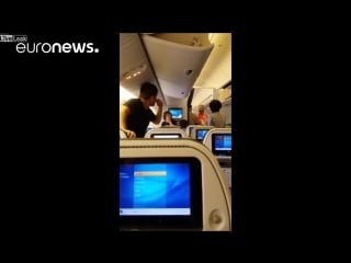 Liveleakcom drunk passenger starts fistfight on crowded plane