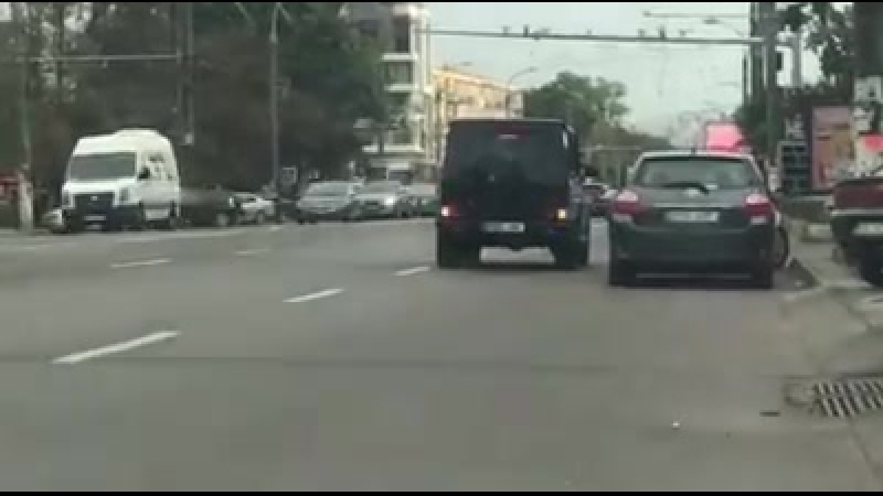 Блондинка и гелендваген в кишиневе