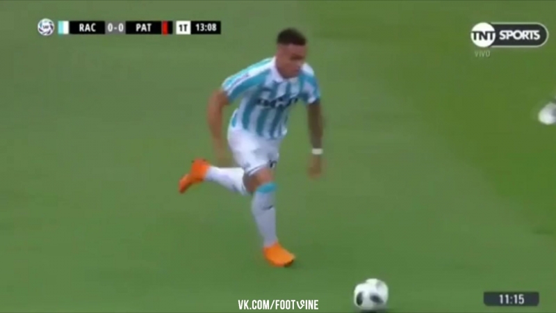 Эффектно пробросил между ног!