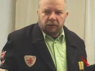 Пахом пробивает локтевуху пассажирам электрички