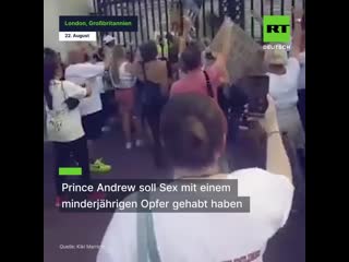 Anti молодые protest in london