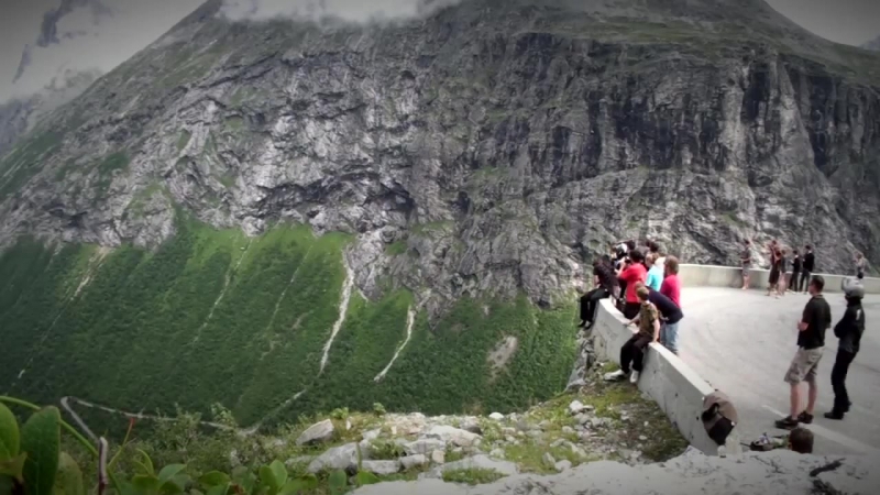 Wingsuit base jumping