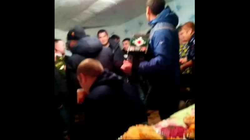 Столы ломятся эх душевно!