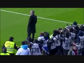 José mourinho enfrenta sozinho o santiago