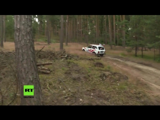 Russischer geländewagen feiert 40 geburtstag in deutschland by maria janssen