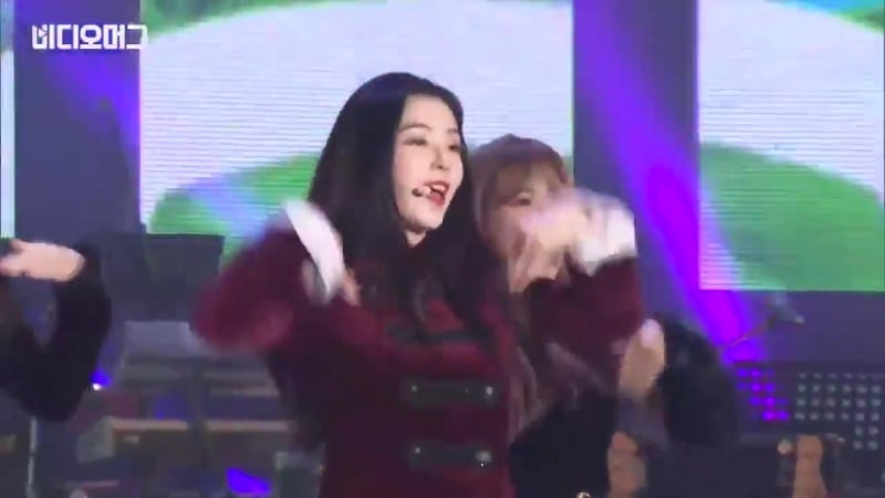 Южнокорейская группа впервые выступает в северной корее