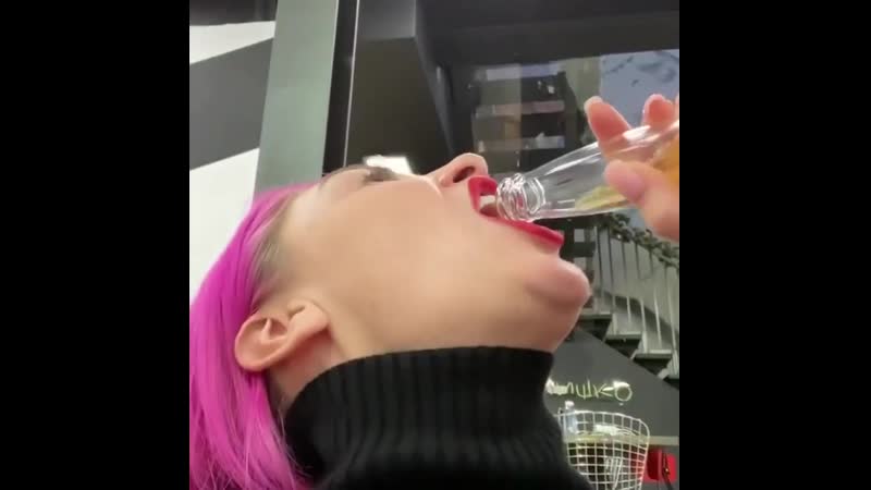 Красная помада