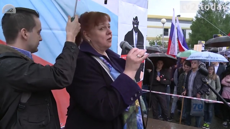 Оперная певица спела на митинге в томске