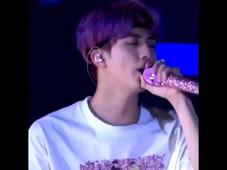 The way jin's mic and earpiece glitters and adds effect to the magic that is kim seokjin i'm in awe 😍