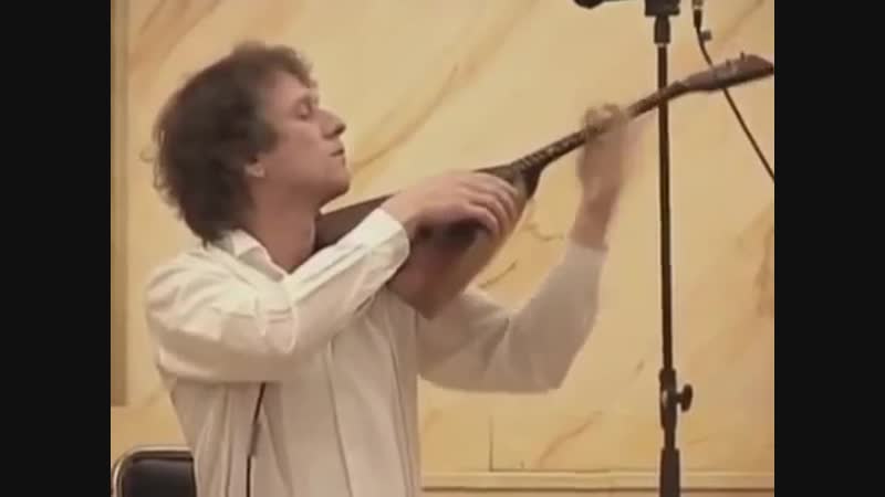 Russian virtuoso alexey arkhipovsky plays paganini on balalaika