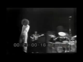 The who keith moon passed out and was replaced by scott halpin, live at the cow palace,