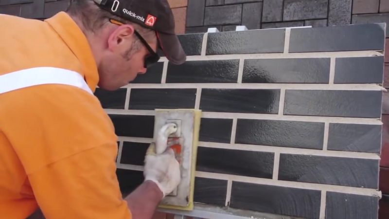 Затирка швов клинкерной фасадной плитки раствором шламом rss строительным пистолетом
