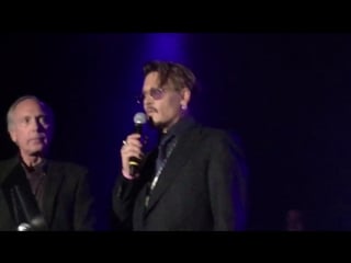 Johnny depp accepting his award from rhondas kiss live at the el rey theatre 11 3 16