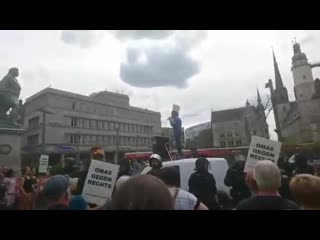 Sven liebich setzt demo in halle vor kriminellen störern offenbar fort