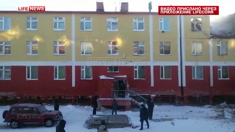 На чукотке в жилом доме произошло обрушение крыши и перекрытий
