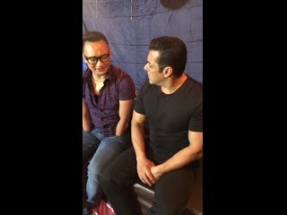 Салман с бывшим участником шоу indian idol