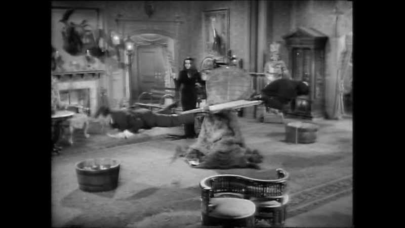 S2e07 halloween addams style (41)