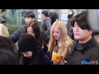 200115 jisoo, jennie, rose @ incheon airport (korea) from soekarno hatta airport (jakarta, indonesia)