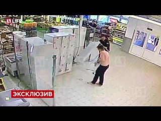 Пьяный дебош в пятёрочке, где ранили двухлетнего ребёнка, попал на камеры