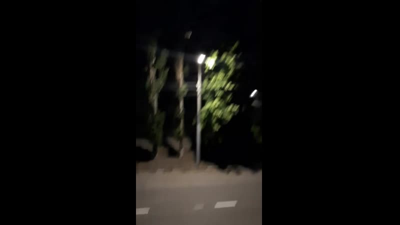 Стоим на балконе