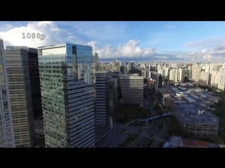 Flying drone panoramic view of the city of são paulo, brazil (панорамный вид на город сан паулу, бразилия)