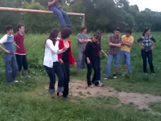 Лиля и гульшат с завязанными ногами(1)