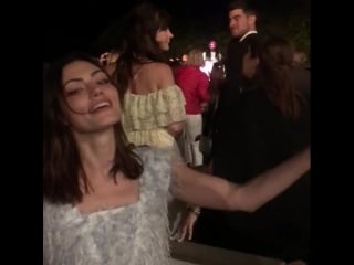 Фиби тонкин и белла хиткот