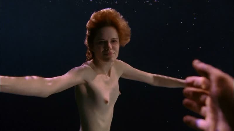 Justine bateman, sarah deakins, kim dickens, karen holness, felicity huffman, christine chatelain out of order (2003) / развал